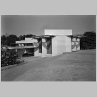 Florida Southern College, Administration Building (built 1949), Lakeland, Florida, photo Jaydec, Wikipedia.jpg